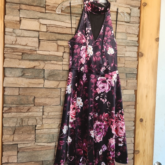 Halter Dress Fit & Flare XS - Picture 8 of 8